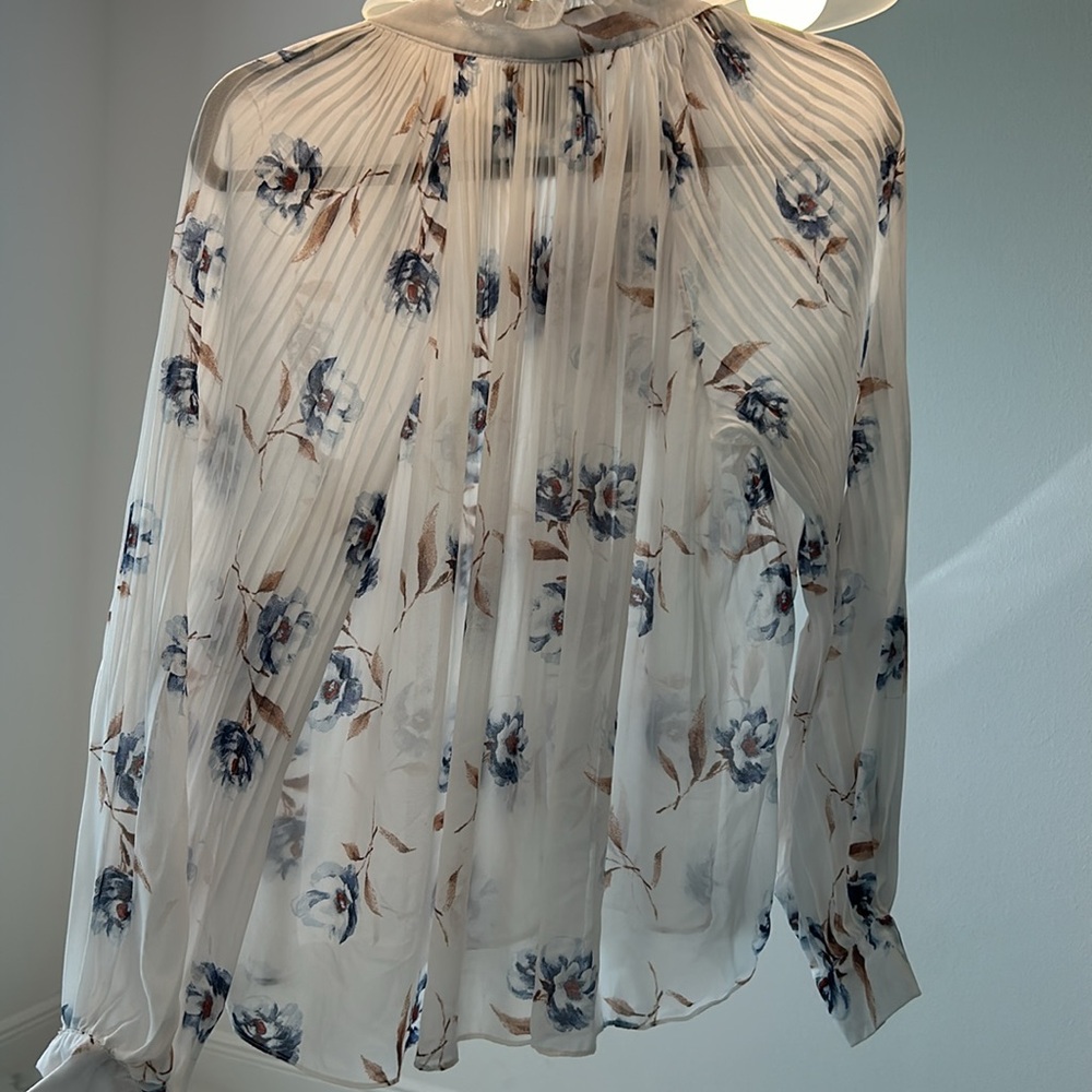 Beautiful blouse with flower blue and brown - Picture 2 of 5